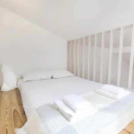 Lovelystay - Bairro Alto Hill Amazing View Apartment *