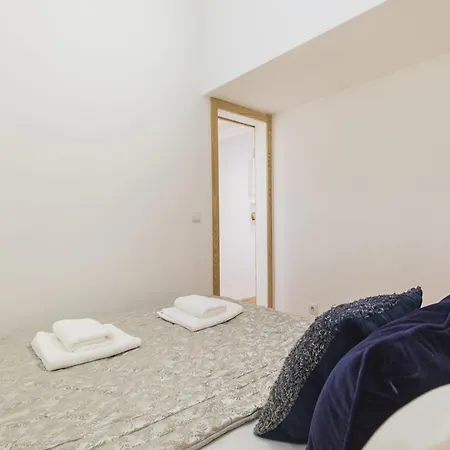 Lovelystay - Bairro Alto Hill Amazing View * Lisbon